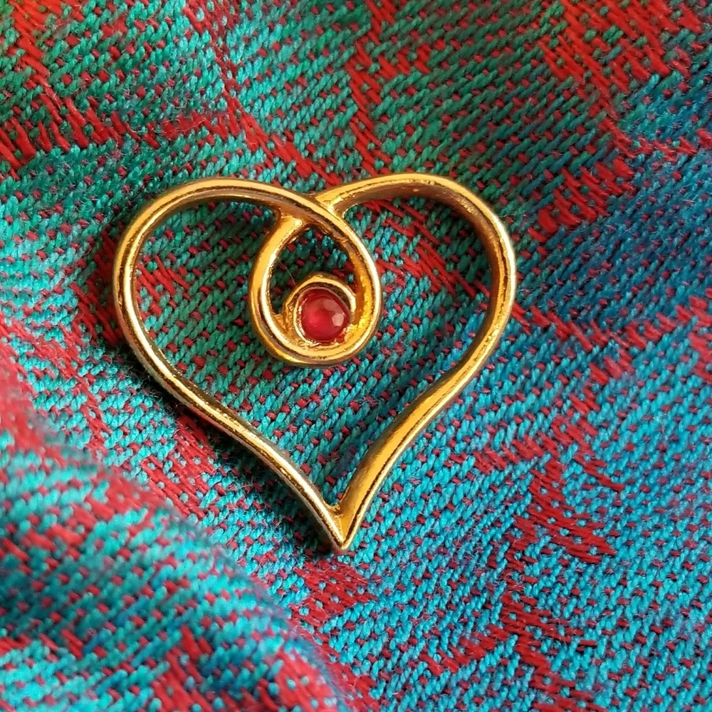 Vintage heart brooch tack pin gold tone broach red gem valentine's day - Picture 2 of 4